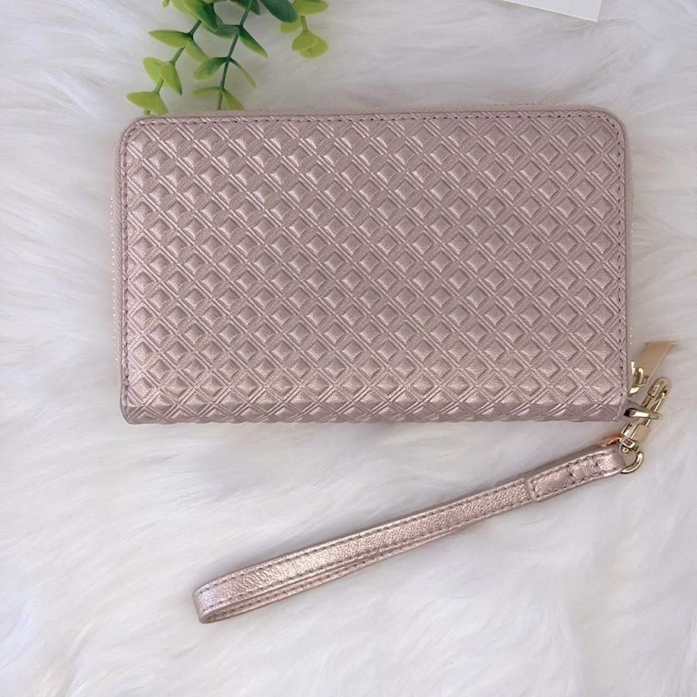 Tory Burch Metallic Rose Gold Quilted Wristlet‎